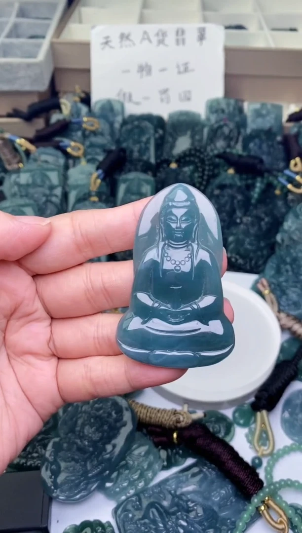 颈饰未镶嵌翡翠