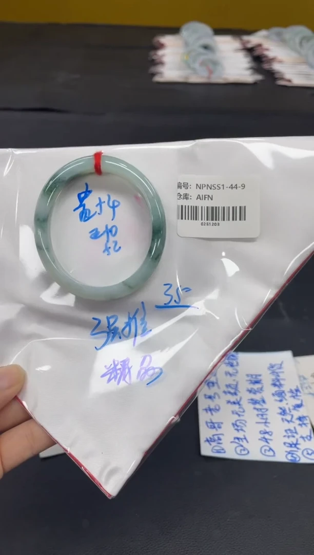 未镶嵌手镯翡翠翡翠手镯