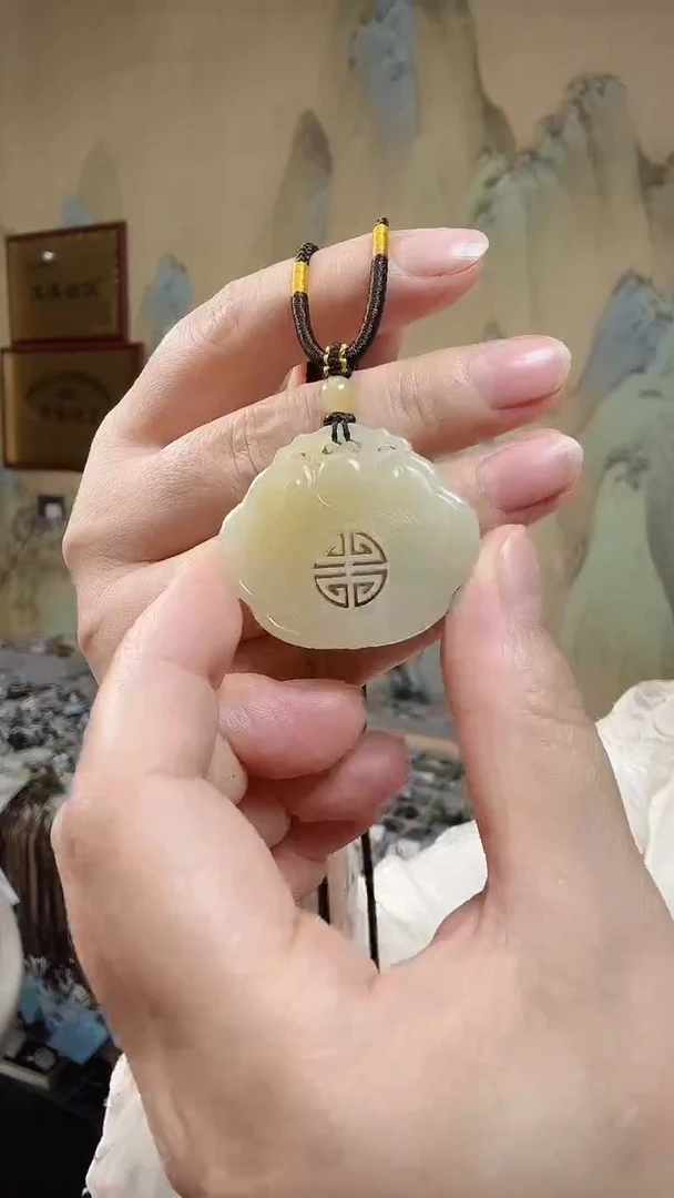 颈饰未镶嵌和田玉.