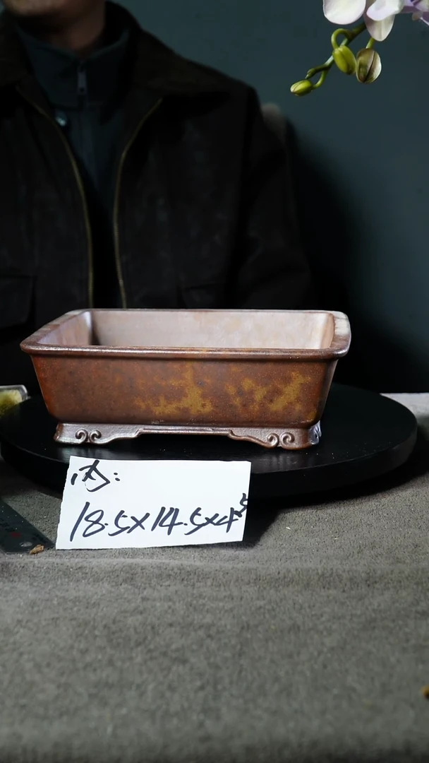 A宜兴紫砂小花盆