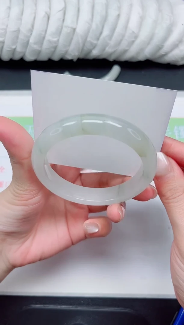 【闪购商品】石英质玉手镯未镶嵌267-58