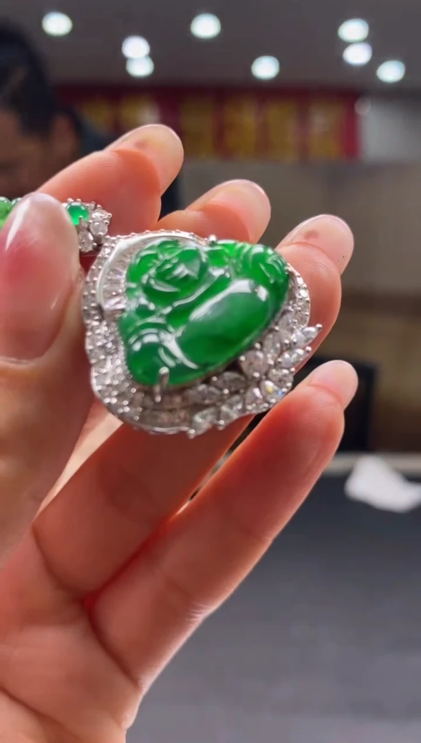 【闪购商品】翡翠颈饰未镶嵌********186