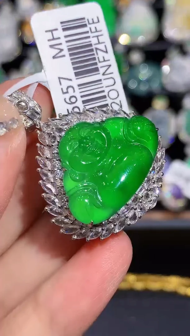 吊坠(不含链)18K金镶嵌翡翠多样性发其一