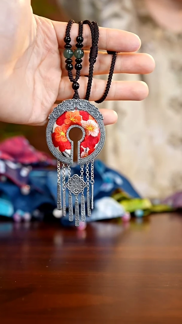 刺绣私人定制苗族手工A85