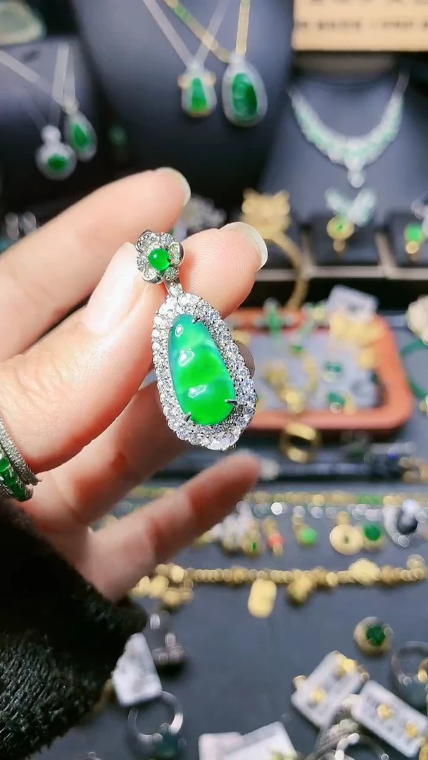 【闪购商品】翡翠吊坠(赠链)银S925镶嵌吊坠