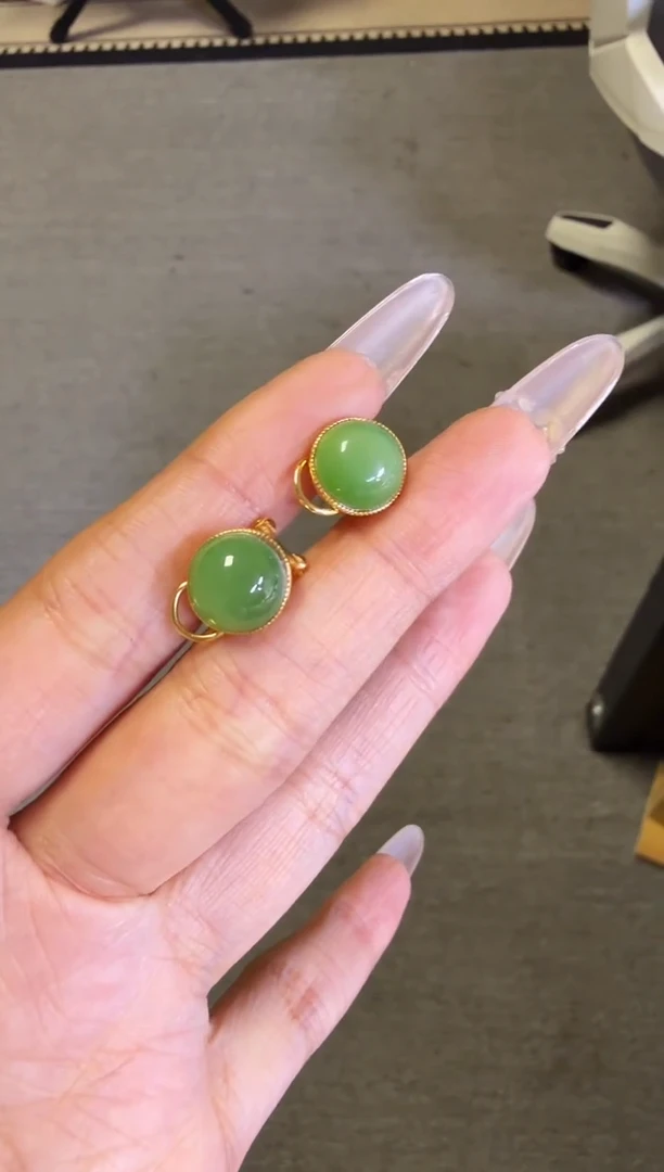 水晶摆件未镶嵌耳钉