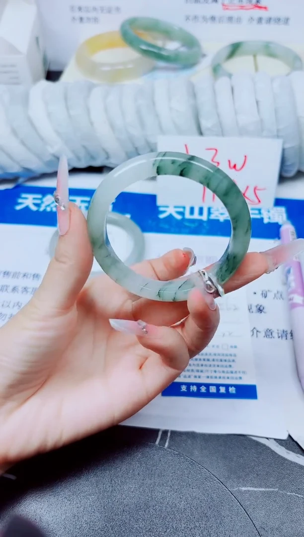未镶嵌手镯石英质玉207/51.2