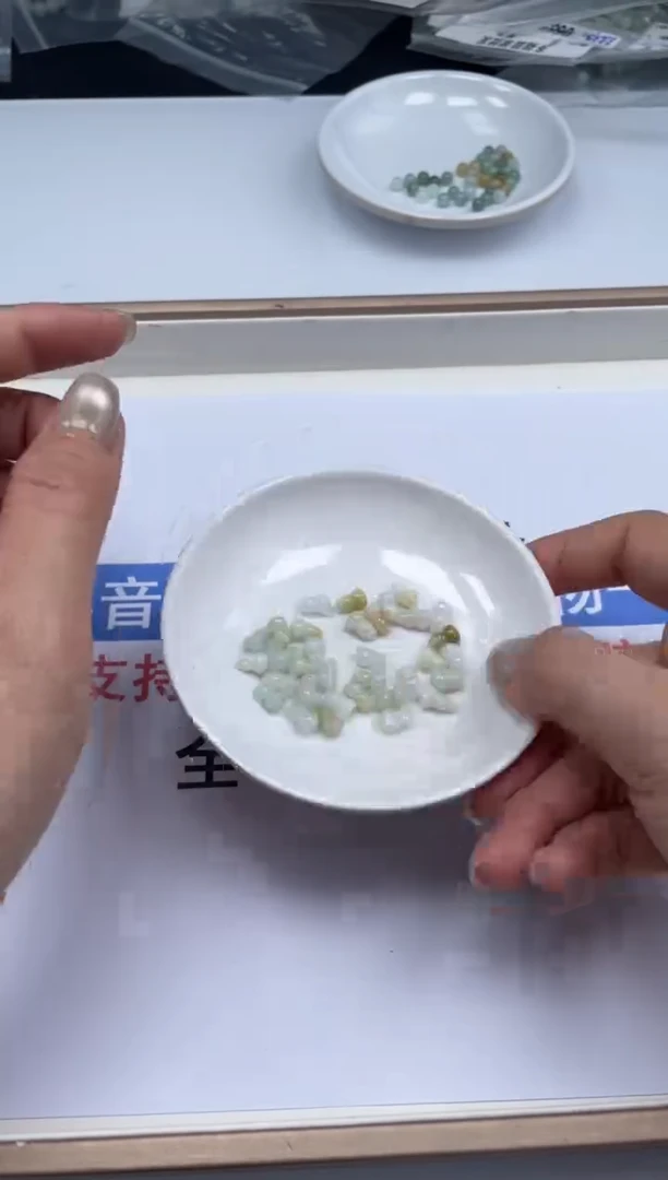 翡翠散珠未镶嵌翡翠散珠卡8*5mm1盘