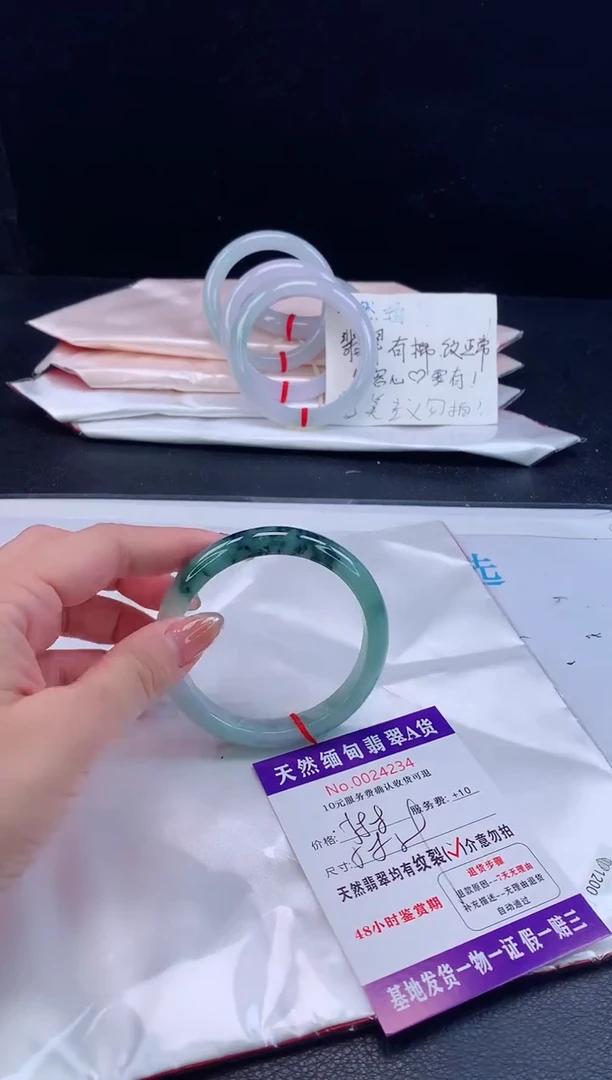 翡翠手镯未镶嵌翡翠手镯     完美者勿拍