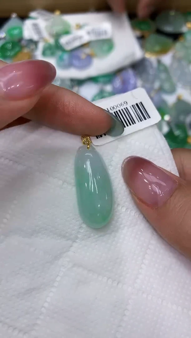 翡翠18K金镶嵌颈饰111111111111