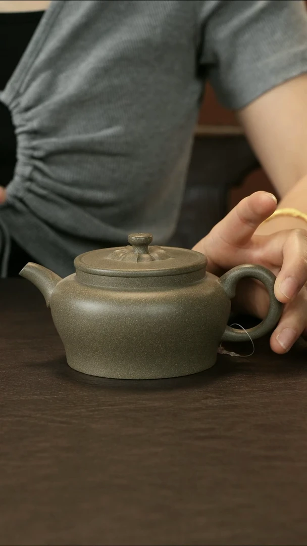 茶壶紫砂蟹壳青段 菱花 200cc