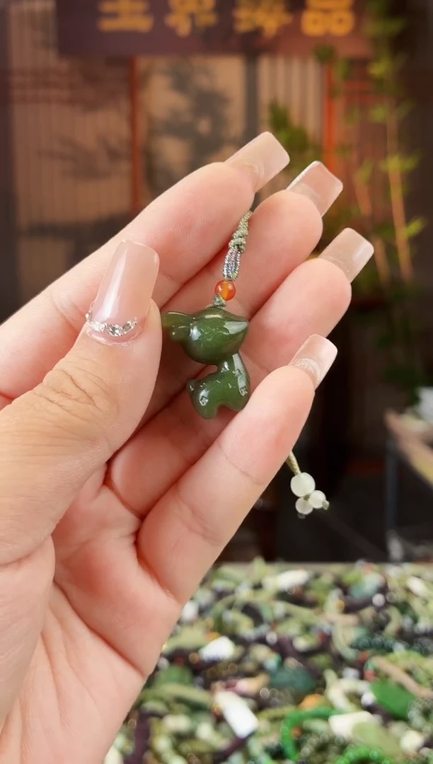 和田玉未镶嵌颈饰拍一发一