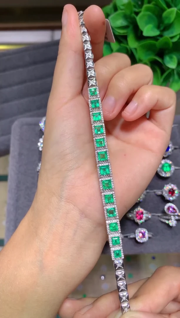 18K金镶嵌手链祖母绿5.05CT