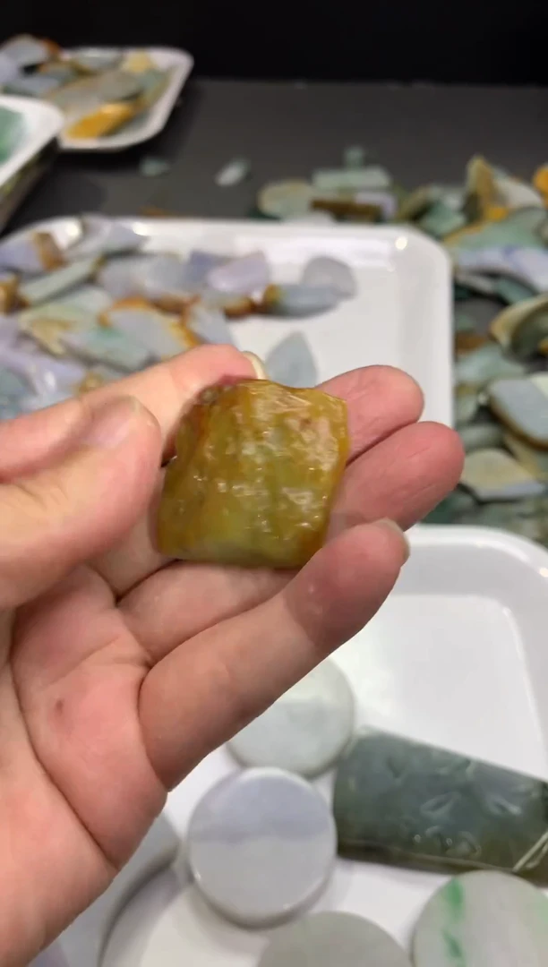 【闪购商品】翡翠颈饰未镶嵌天然翡翠A货