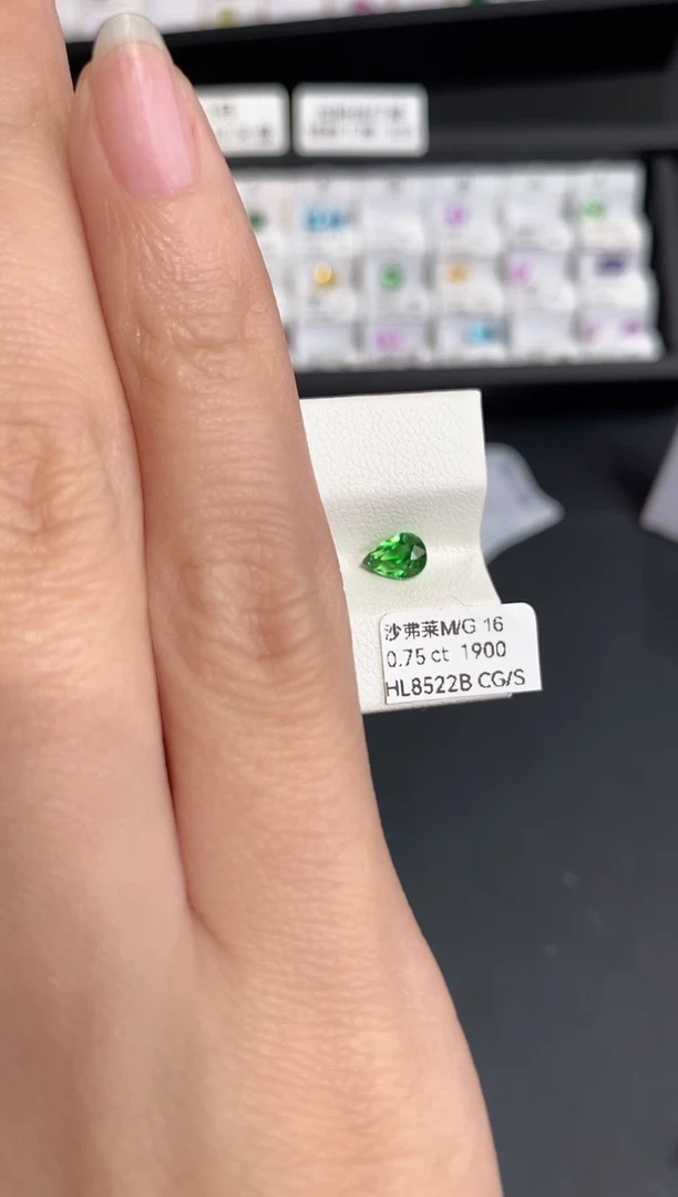 未镶嵌裸石石榴石（沙弗莱）0.75CT HL8522B CG/S