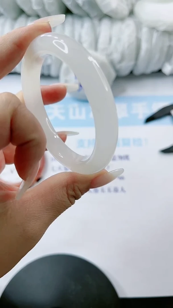 【闪购商品】石英质玉手镯未镶嵌多样性发货V152