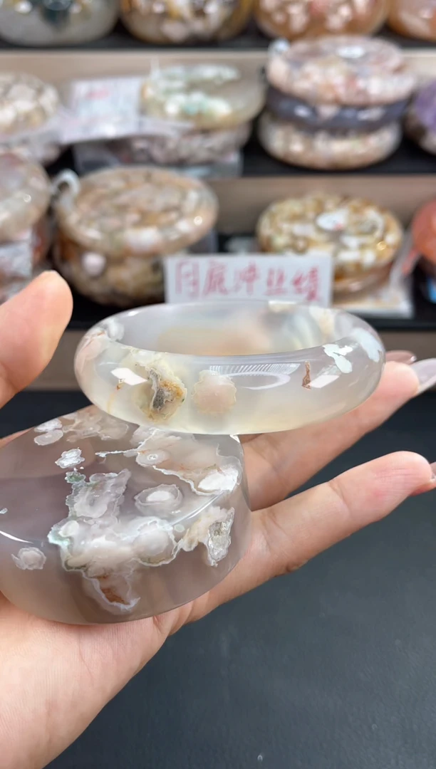 未镶嵌手镯石英质玉60