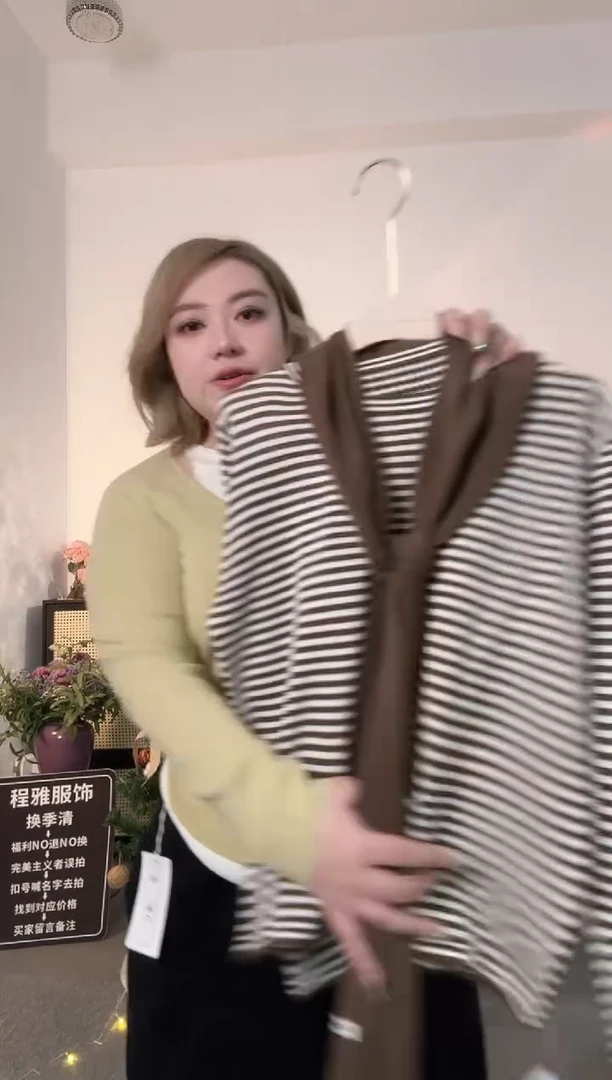 咖色围巾打底   穿150斤