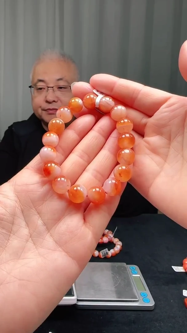 未镶嵌多样性发一件南红玛瑙12mm 锦鲤冰飘手串