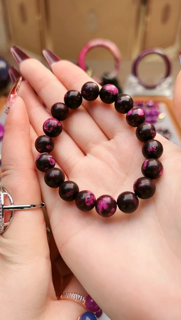 【闪购商品】苏纪石（舒俱来）手链合金黑舒泥地粉樱花手链