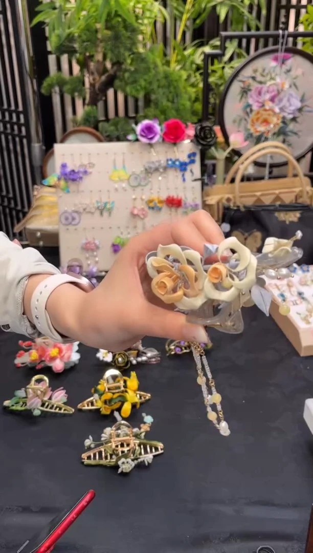 织绣嫣**开非遗手工苏绣饰品