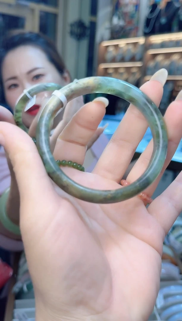 未镶嵌岫玉手镯62口径