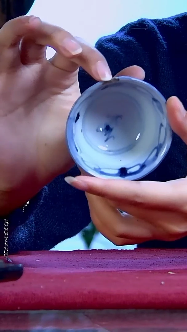 玉*青花缠枝莲小茶杯