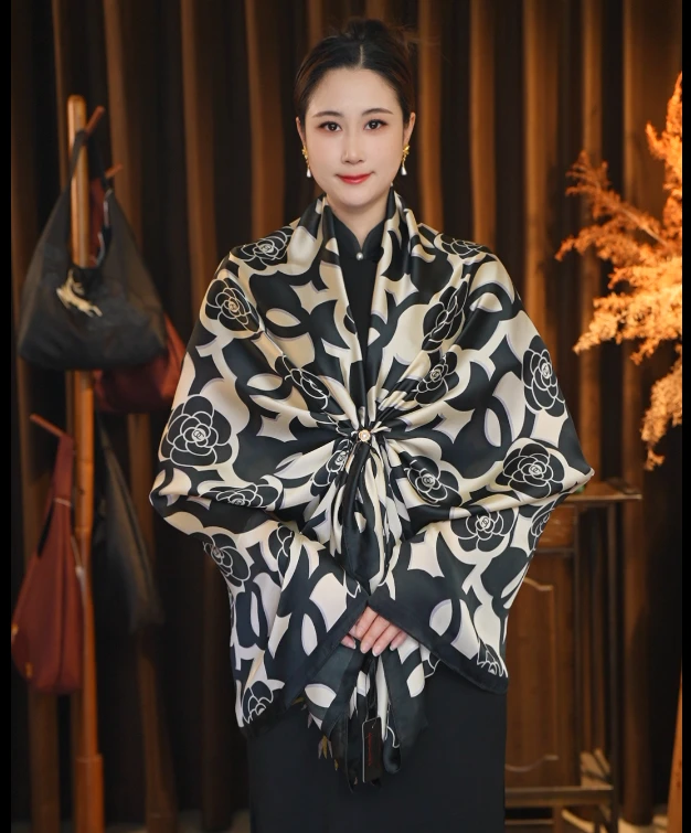 1-316【黑白山茶】 丽景缎85X180左右丝巾长巾