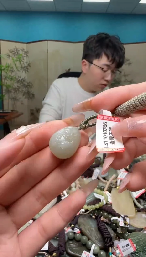 颈饰未镶嵌和田玉多样性发一