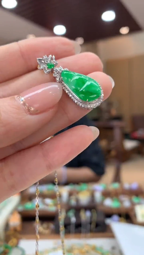 吊坠(不含链)18K金镶嵌翡翠豆子