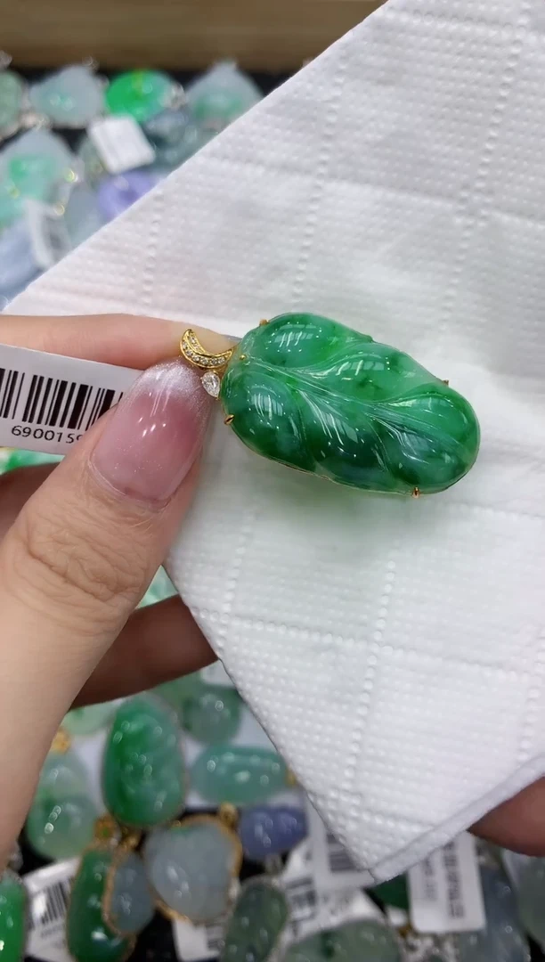 翡翠18K金镶嵌颈饰111111111111