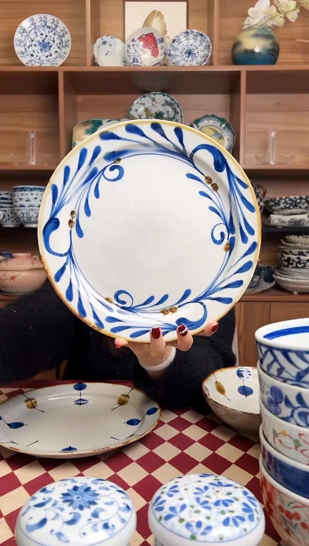 【闪购商品】瓷片卷唐草紋　リム８寸皿