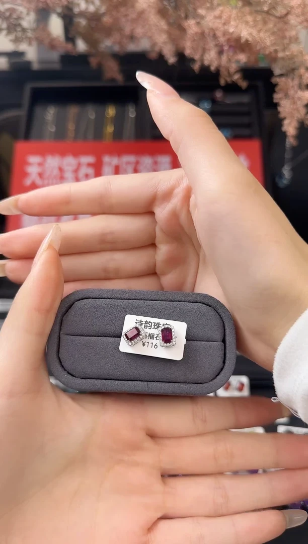 银S925镶嵌耳钉石榴石（芬达石）耳钉