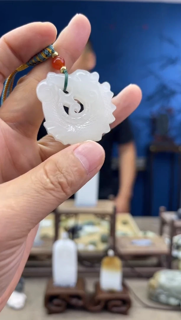 和田玉未镶嵌颈饰1