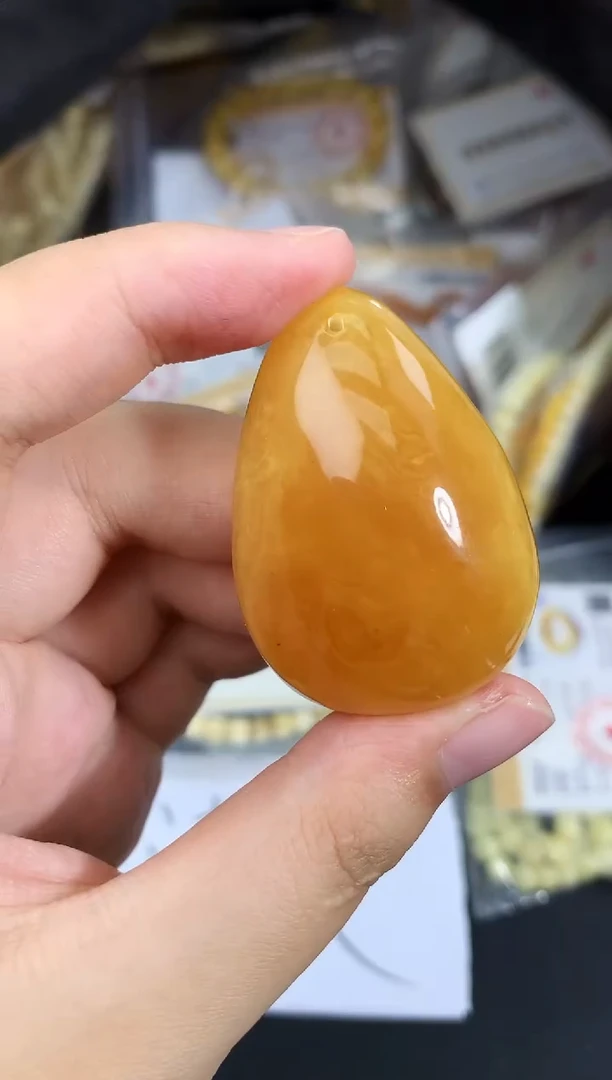 蜜蜡未镶嵌珠宝奇石85