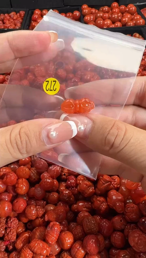 颈饰未镶嵌南红玛瑙1