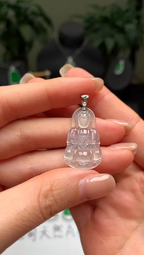 颈饰18K金镶嵌翡翠观音