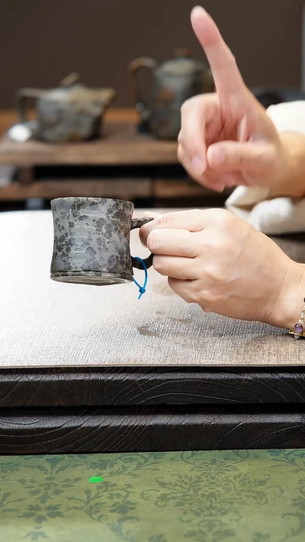 中式归玉堂冰碛岩重工雕刻豹纹手柄杯