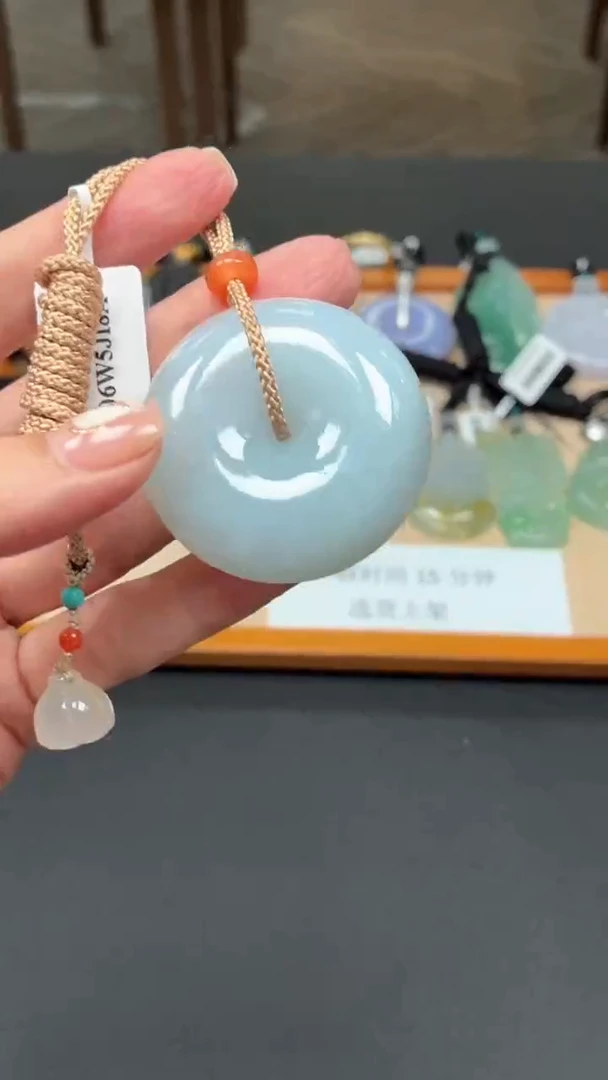 颈饰未镶嵌翡翠天然A货翡翠-平安扣