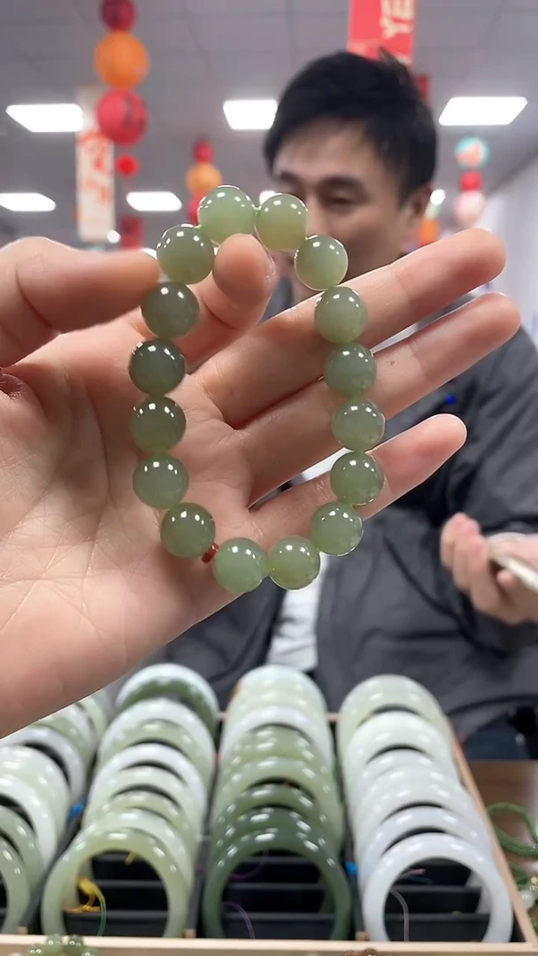 【闪购商品】和田玉手链未镶嵌湖水冻葡萄肉卡12手串一条