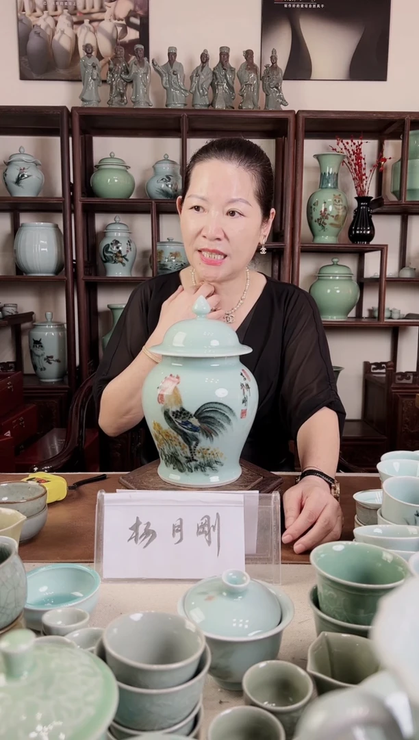 釉中彩 公鸡画 将军罐B