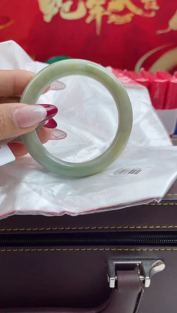 【闪购商品】翡翠手镯未镶嵌10翡翠手镯（微瑕）