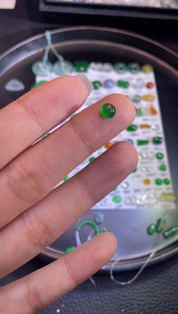 翡翠挂件未镶嵌蛋