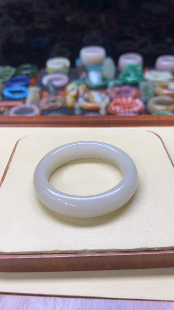 未镶嵌手镯石英质玉十**?035