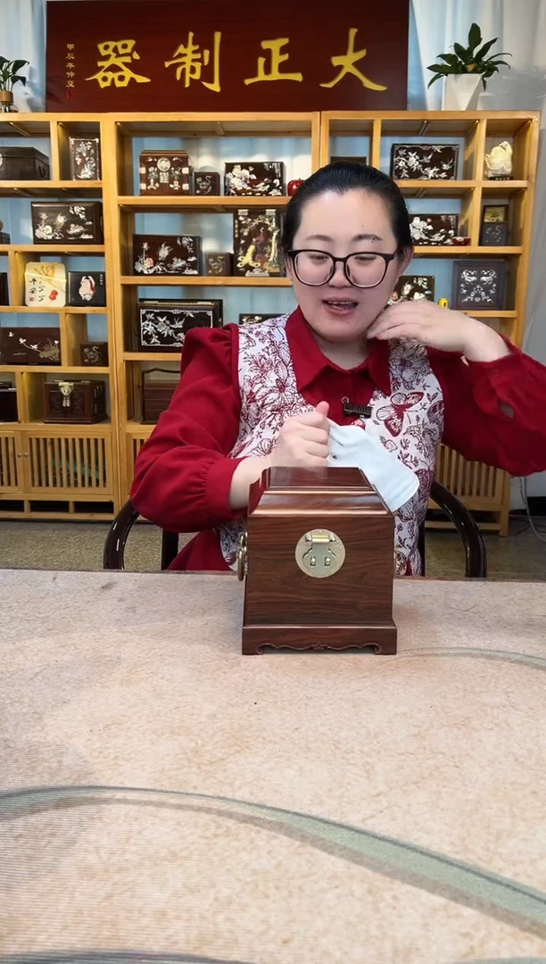 红酸枝木类成套家具大红酸枝 全独板官印箱16*16*17.5