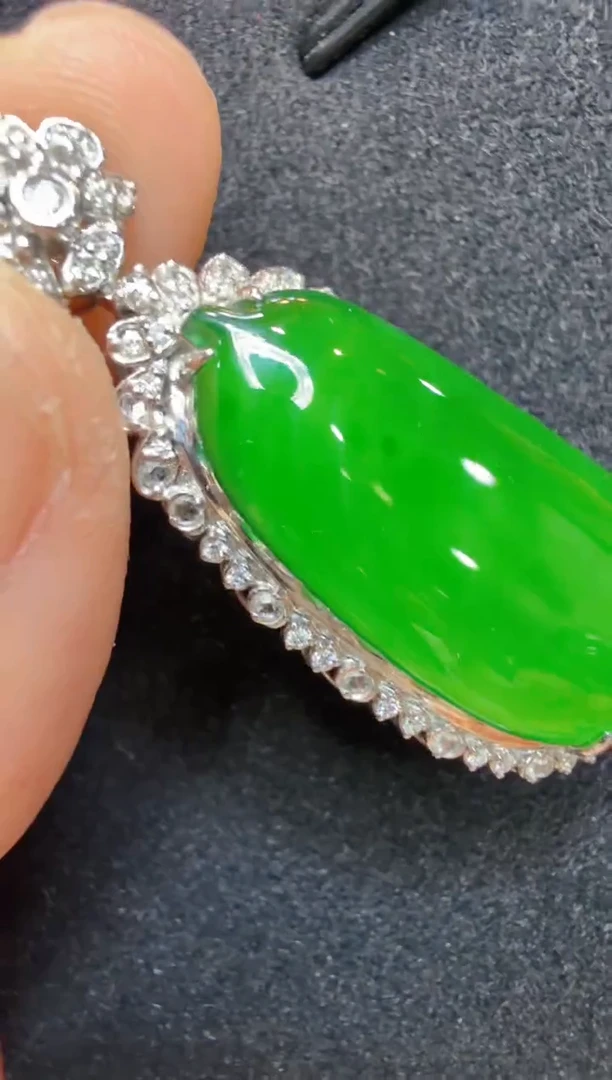 吊坠(不含链)18K金镶嵌翡翠多样性团购发一件