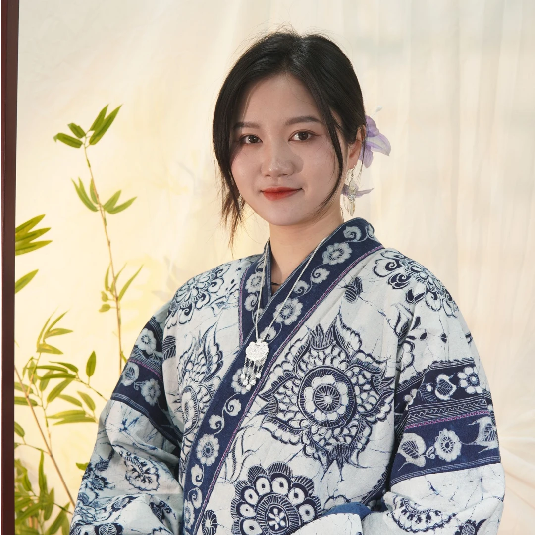 【非遗手工服饰】古法手工纺织缝制白底反绘老蜡染民族风美人肩上衣