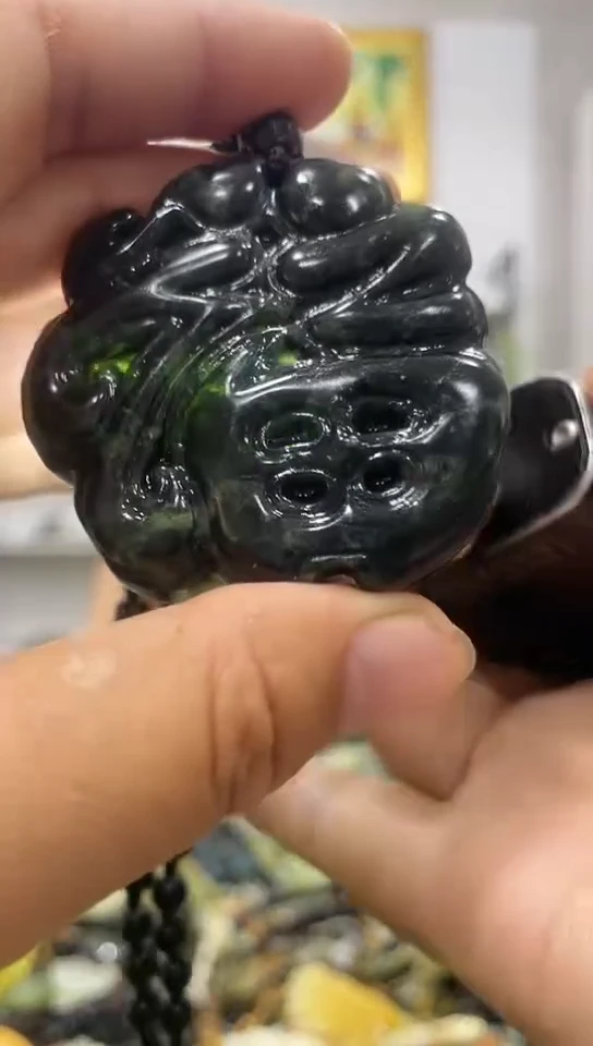 岫玉未镶嵌挂件