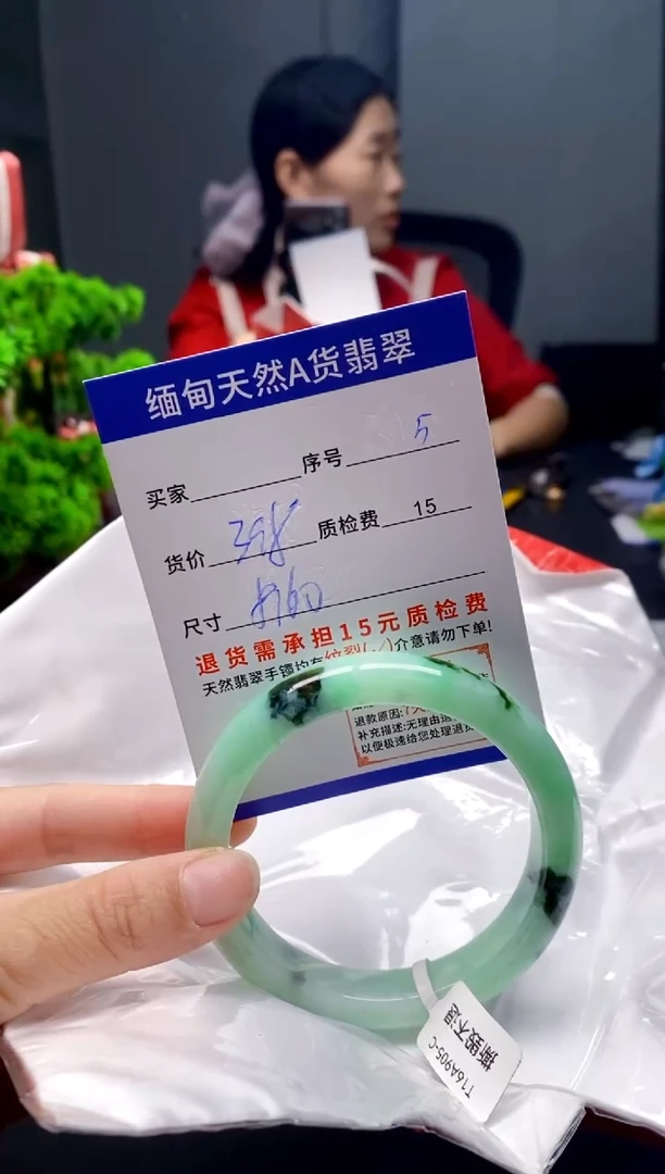 未镶嵌手镯翡翠5缅甸天然A货翡翠需包容瑕疵，介意慎拍