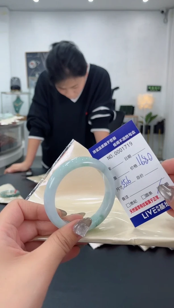 【闪购商品】翡翠手镯未镶嵌天然翡翠A货